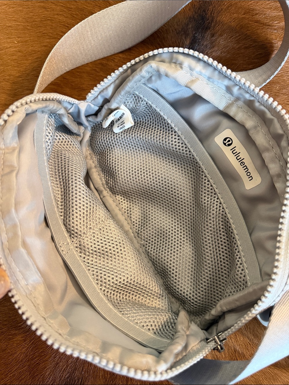Lululemon Everywhere Belt Bag 1l Volume (7.5”X2”X5”) Seal Grey Seal/Ggre 83265 View 6